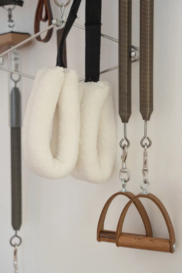 Akcesoria pilatesowe - pętle, uchwyty i sprężyny